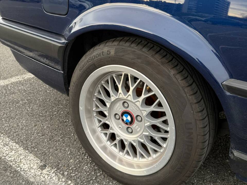 Bild 27/55 von BMW 320i (1991)