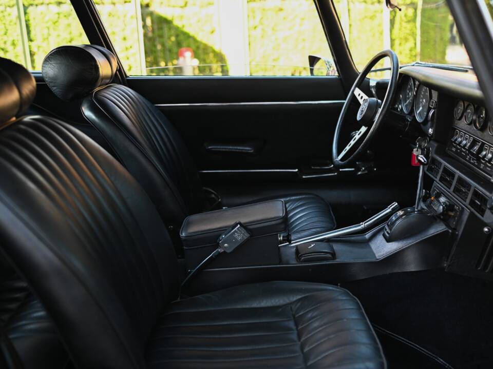 Immagine 32/39 di Jaguar E-Type V12 (2+2) (1973)