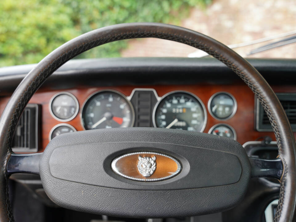 Bild 26/50 von Jaguar XJ 6 C 4.2 (1976)