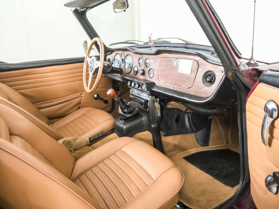 Image 17/50 of Triumph TR 6 PI (1969)