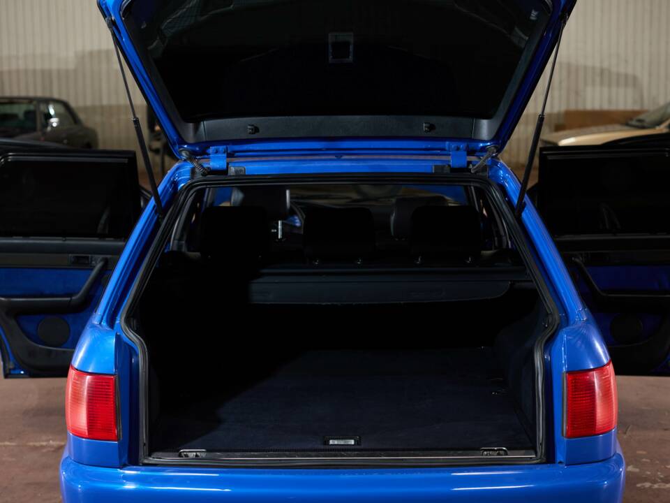 Image 67/113 of Audi S6 Plus Avant (1996)