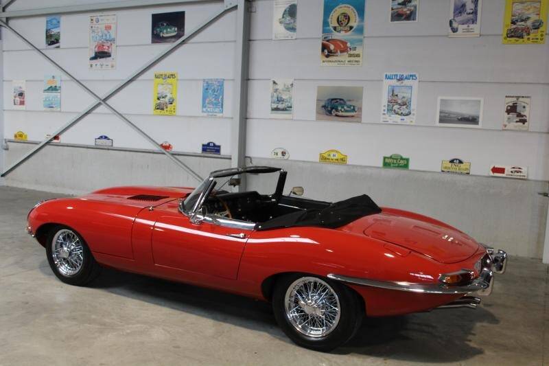 Image 9/11 of Jaguar E-Type (1968)