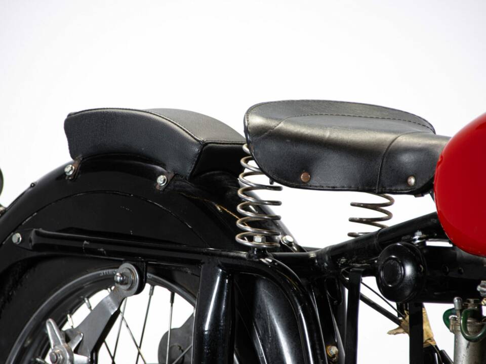 Bild 32/50 von Gilera 150 Sport (1951)