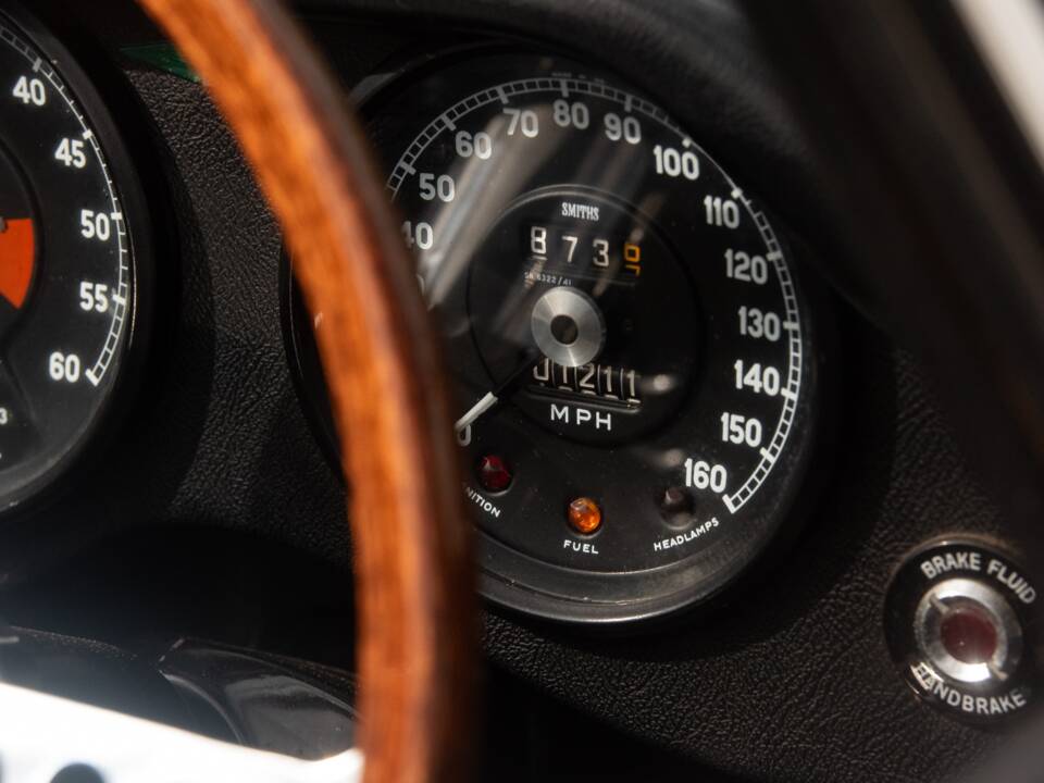 Image 44/50 de Jaguar E-Type (1967)