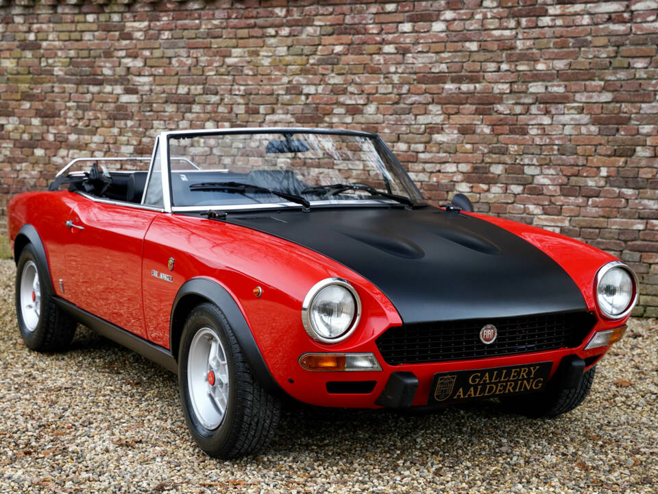 Imagen 24/50 de FIAT 124 Sport Spider (1973)