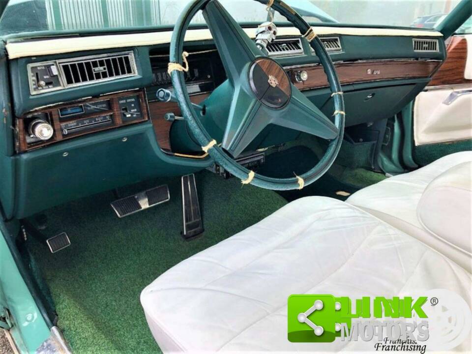 Image 8/10 de Cadillac Coupe DeVille (1976)