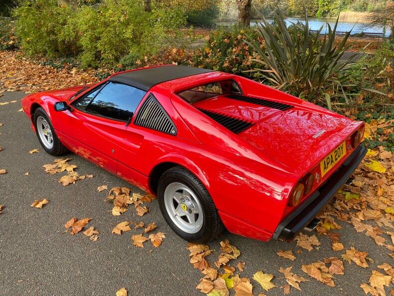 Image 13/50 of Ferrari 308 GTS Quattrovalvole (1983)