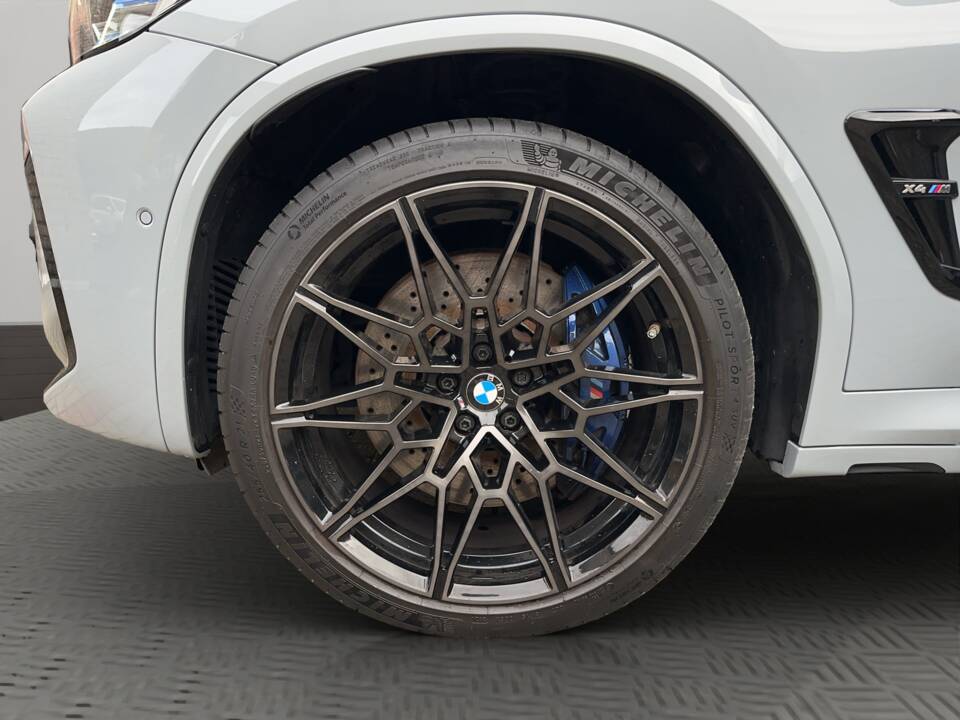 Image 26/29 of BMW X4 M (2022)