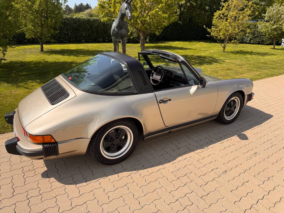Image 15/88 of Porsche 911 Carrera 3.2 (1985)