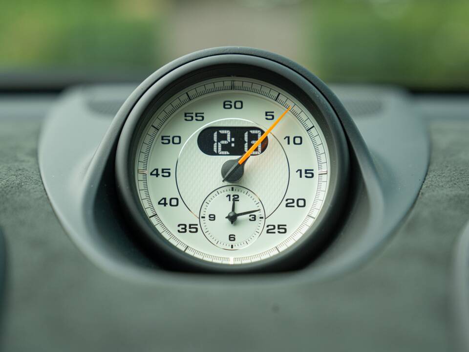 Image 33/100 of Porsche 718 Cayman GT4 RS Weissach (2024)