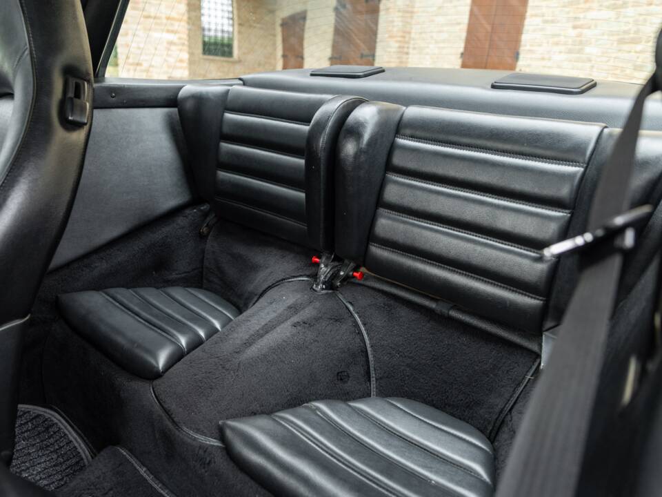 Afbeelding 31/45 van Porsche 911 Carrera 3.2 (WTL) (1988)