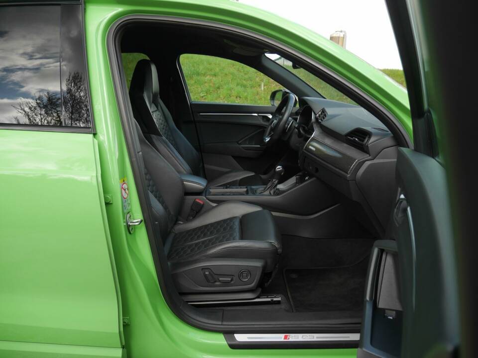 Bild 24/45 von Audi RS Q3 (1900)