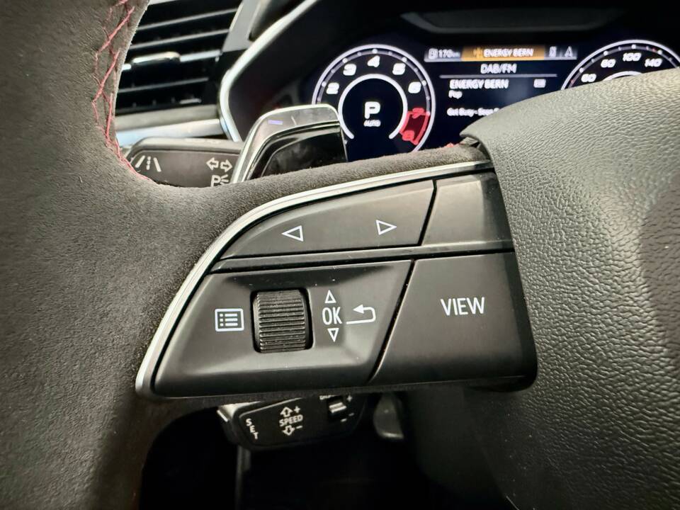 Image 20/28 of Audi RS Q3 (2019)