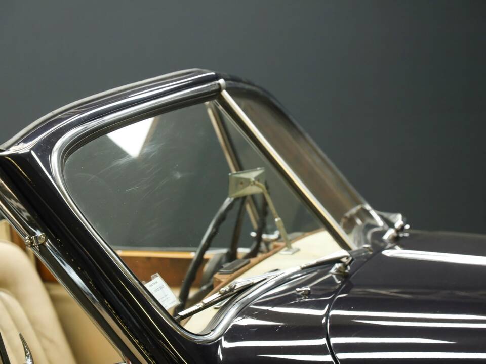 Image 7/50 of Jaguar XK 140 DHC (1955)
