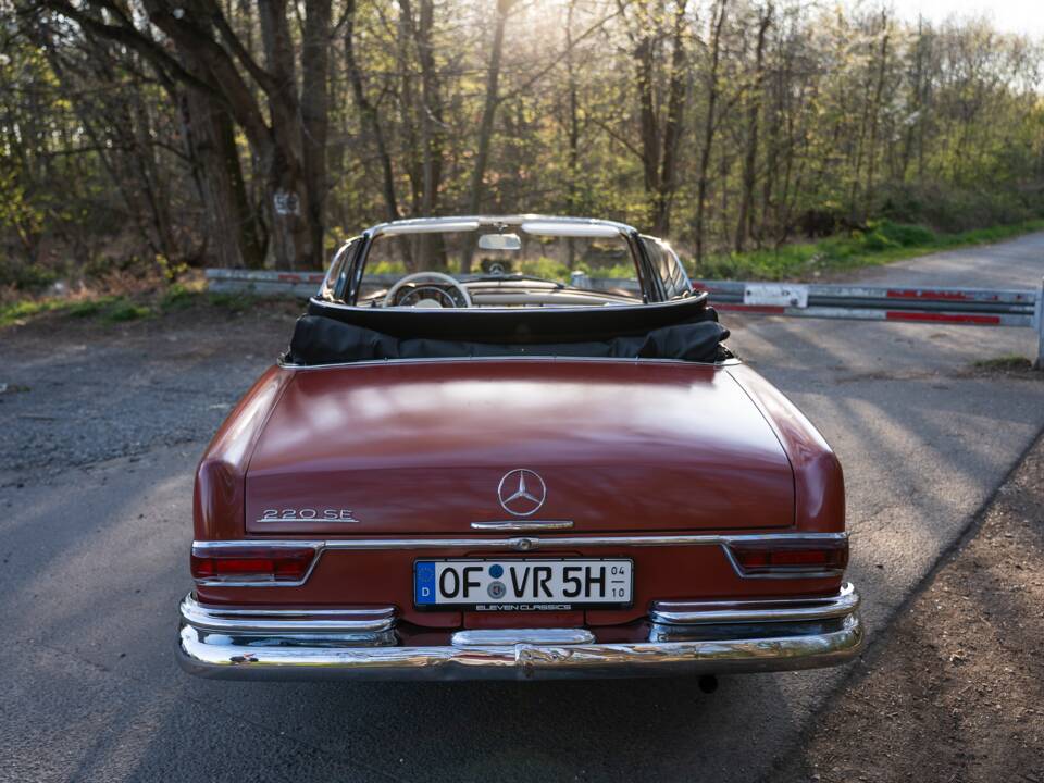 Afbeelding 5/14 van Mercedes-Benz 220 SE b (1963)