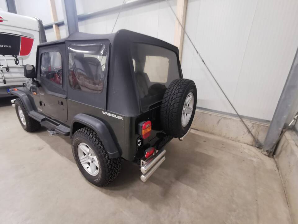 Bild 6/8 von Jeep Wrangler YJ 4.0L (1996)