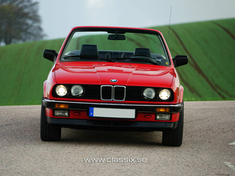 Bild 29/29 von BMW 325i (1990)