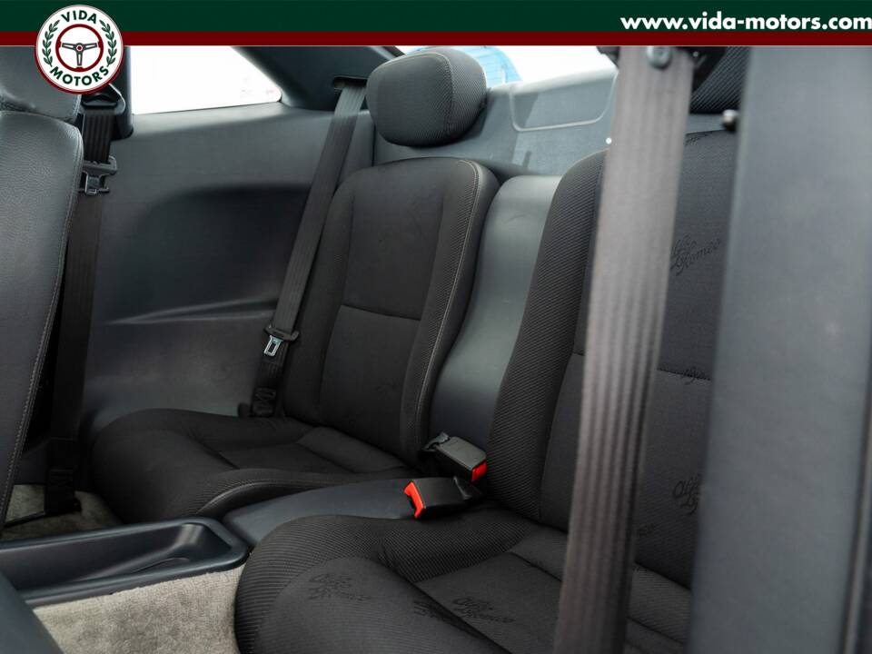 Image 13/18 of Alfa Romeo GTV 2.0 Twin Spark (1997)