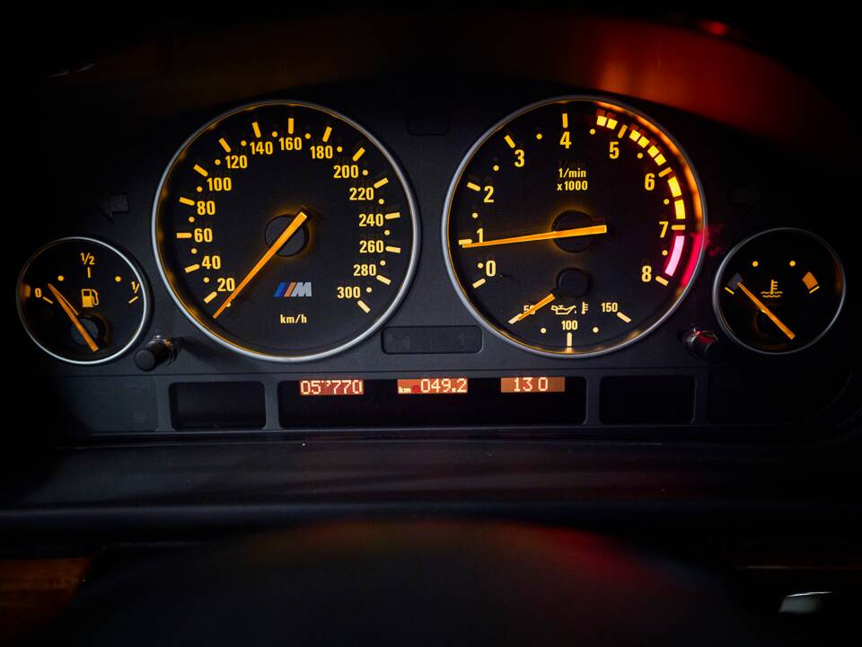 Image 77/99 of BMW M5 (2000)