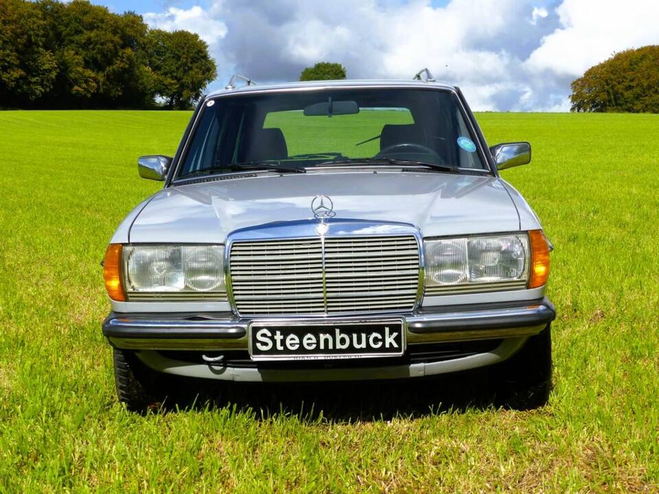Mercedes-Benz 200 T (S 123) grau 1984