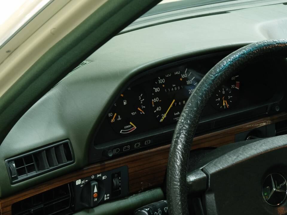 Bild 40/50 von Mercedes-Benz 280 SE (1984)