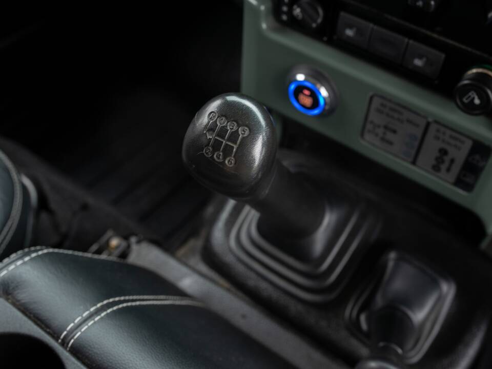 Image 46/50 de Land Rover Defender 110 Crew Cab SE (2010)