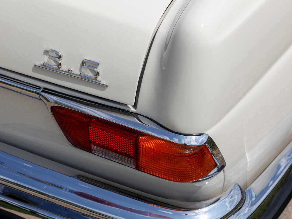 Image 25/50 of Mercedes-Benz 280 SE 3,5 (1970)