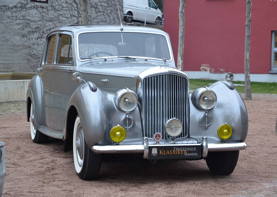 Image 4/23 of Bentley R-Type (1953)