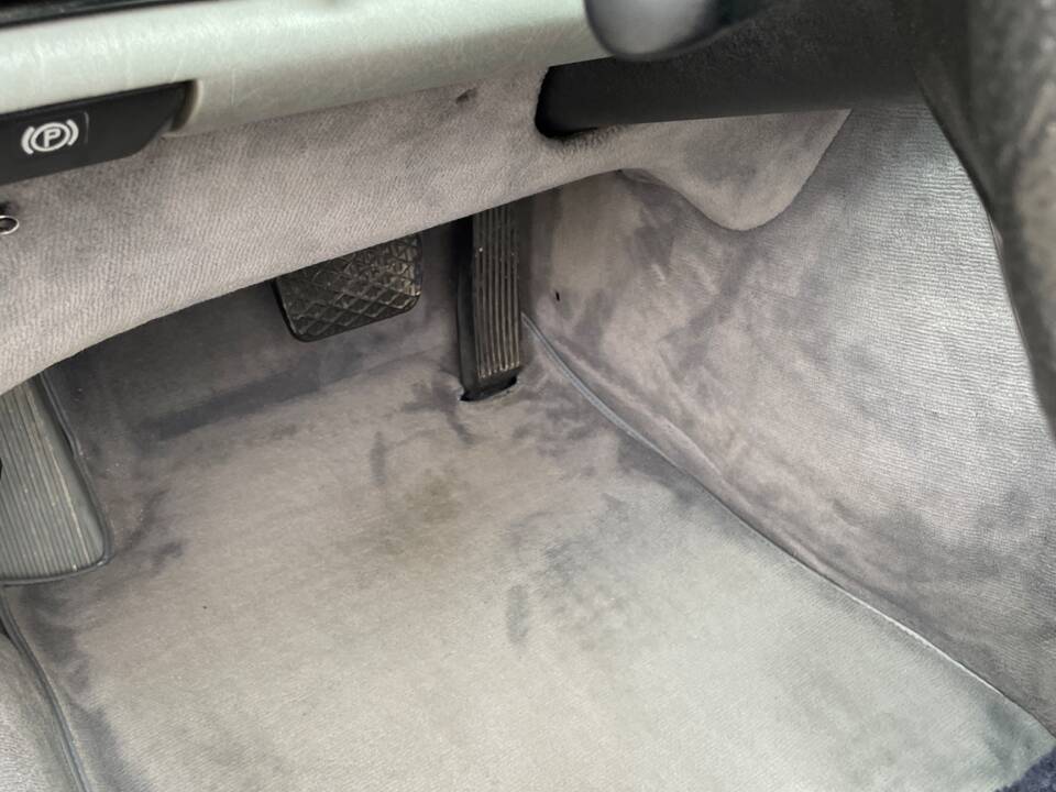 Image 28/30 of Mercedes-Benz 380 SEC (1985)