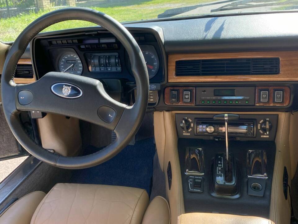 Image 6/6 of Jaguar XJ-S V12 (1989)