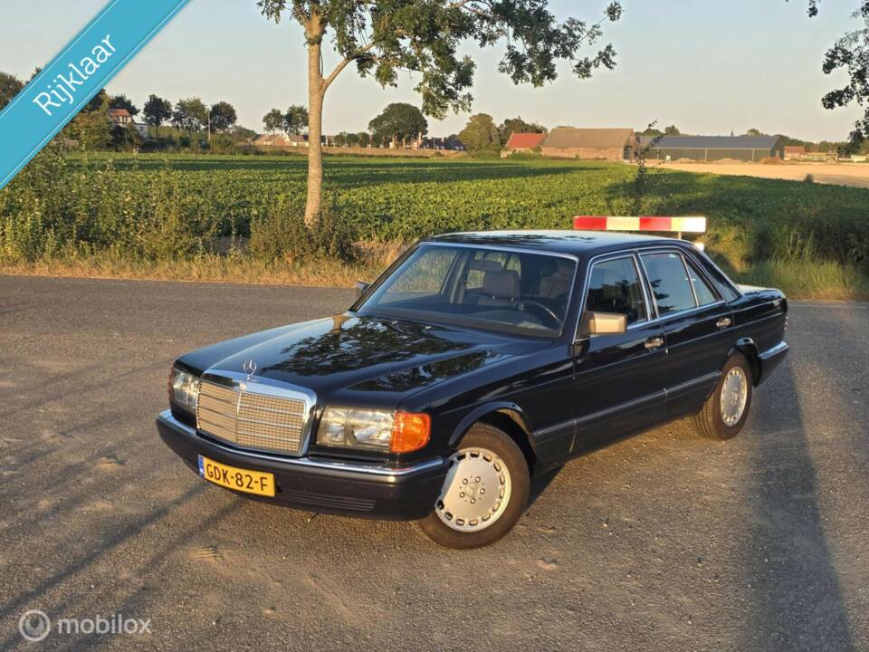 Image 2/50 de Mercedes-Benz 300 SE (1989)