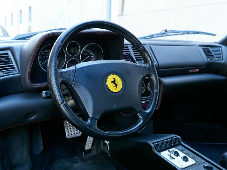 Bild 15/29 von Ferrari F 355 F1 (1998)