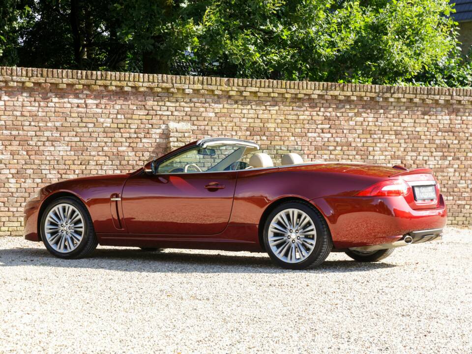 Image 33/50 of Jaguar XK (2011)