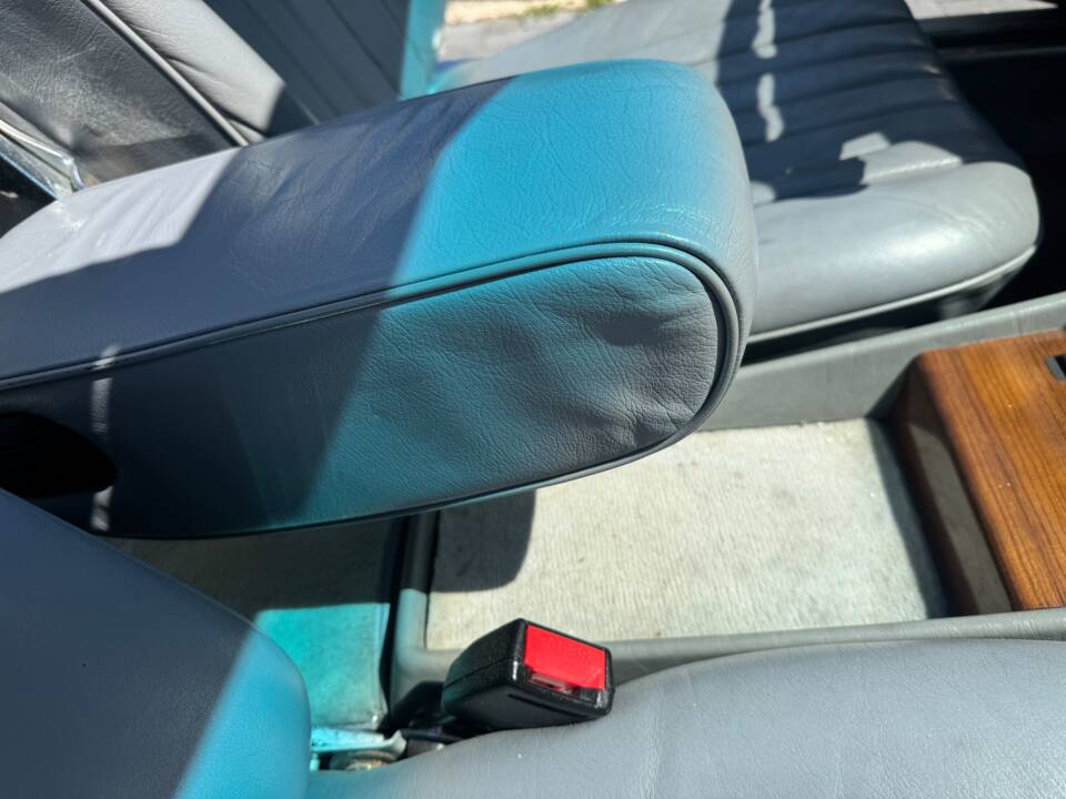 Image 24/28 of Mercedes-Benz 380 SL (1981)