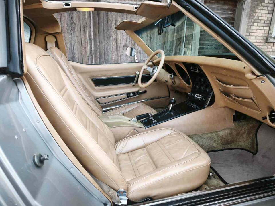 Image 9/23 of Chevrolet Corvette Sting Ray (1977)
