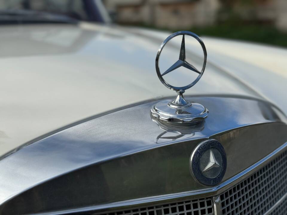 Image 78/132 of Mercedes-Benz 220 SE b (1963)