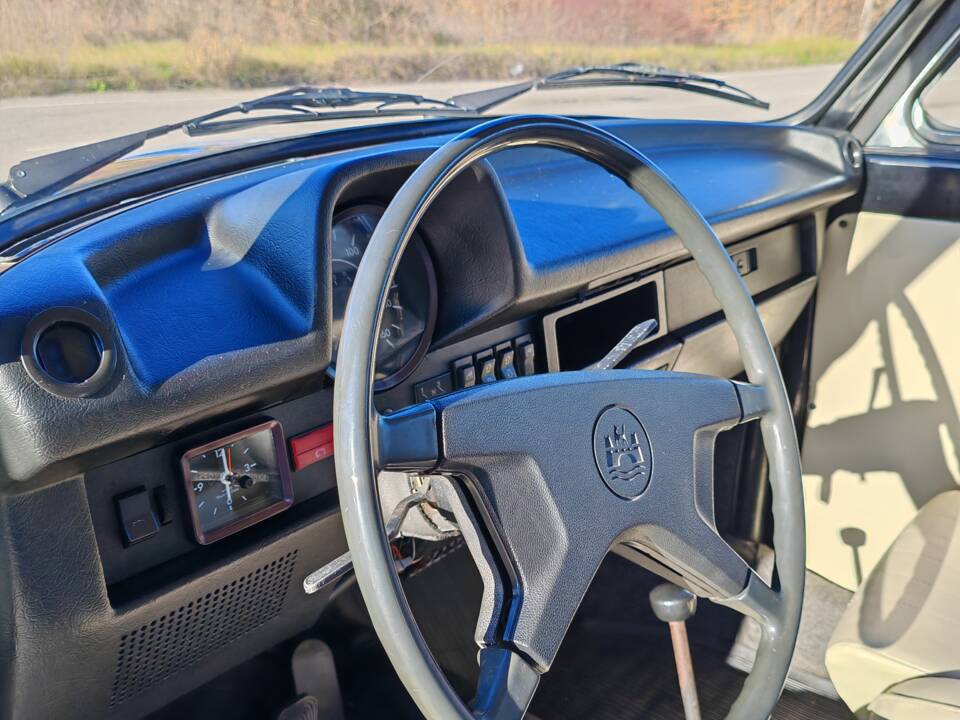 Bild 23/35 von Volkswagen Käfer 1303 LS (1975)