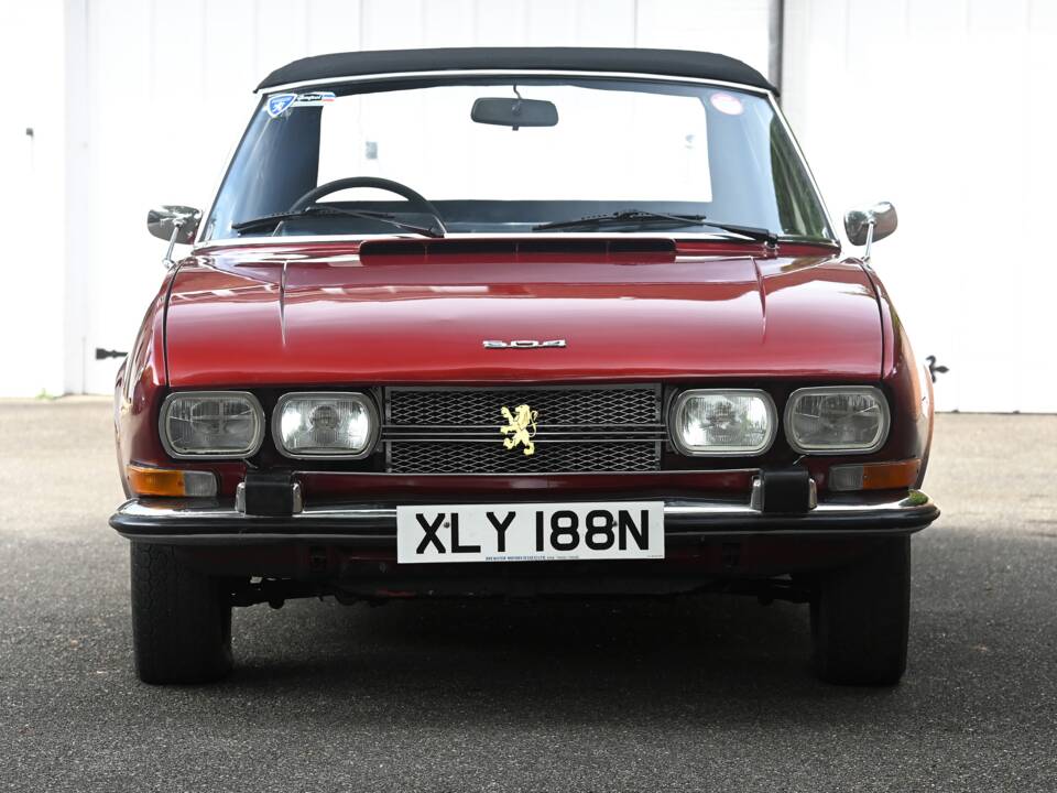 Image 6/26 of Peugeot 504 Convertible (1974)