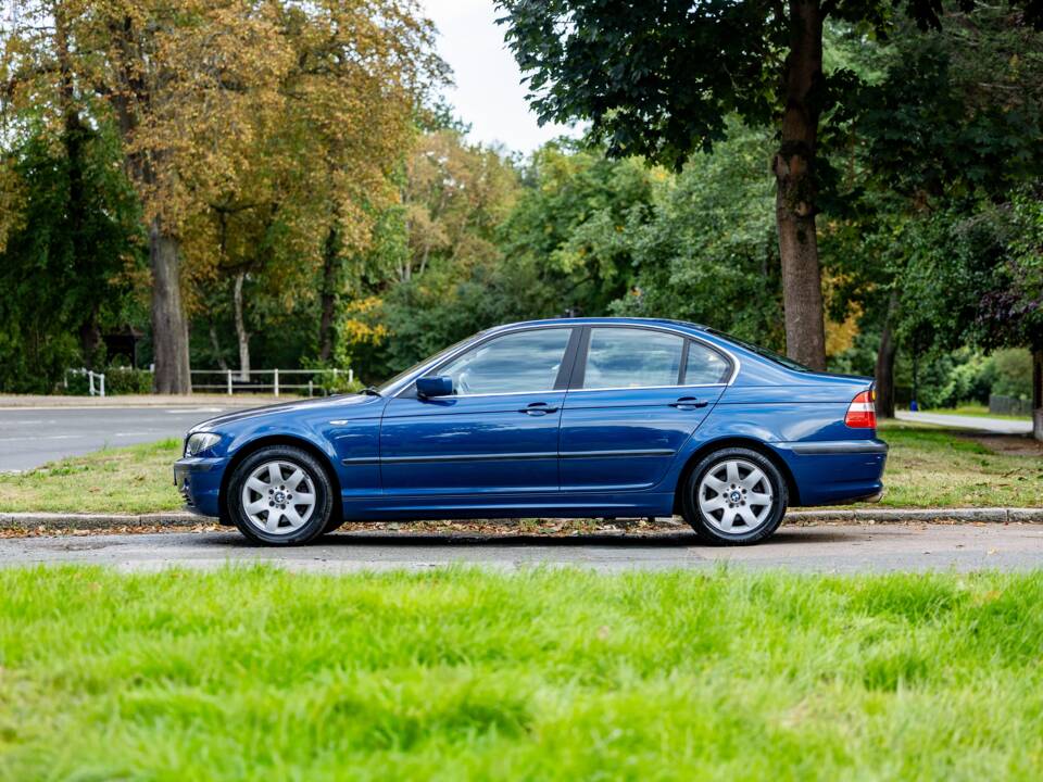 Image 15/38 of BMW 325i (2002)