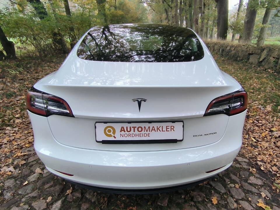 Image 21/38 de Tesla Model 3 Long Range (2019)