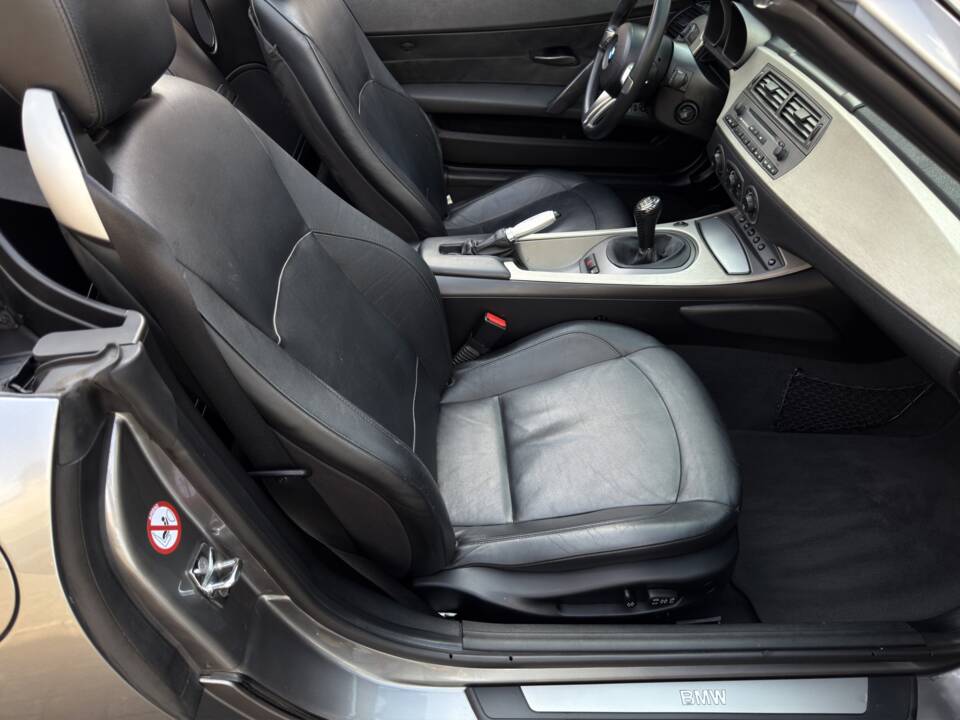 Bild 11/34 von BMW Z4 3.0i (2004)