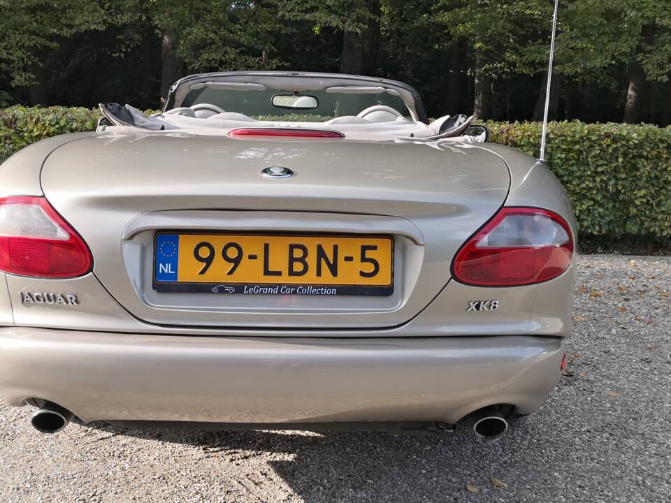 Image 10/36 of Jaguar XK8 4.0 (1998)