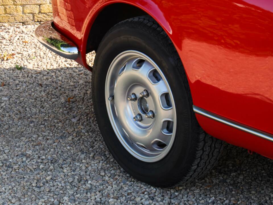 Image 18/50 of Alfa Romeo Giulia 1600 Spider (1963)