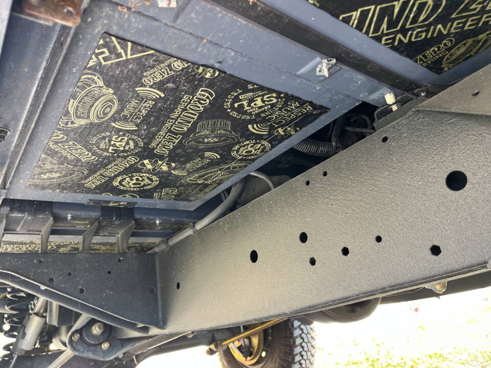 Bild 28/100 von Land Rover Defender 110 (2014)