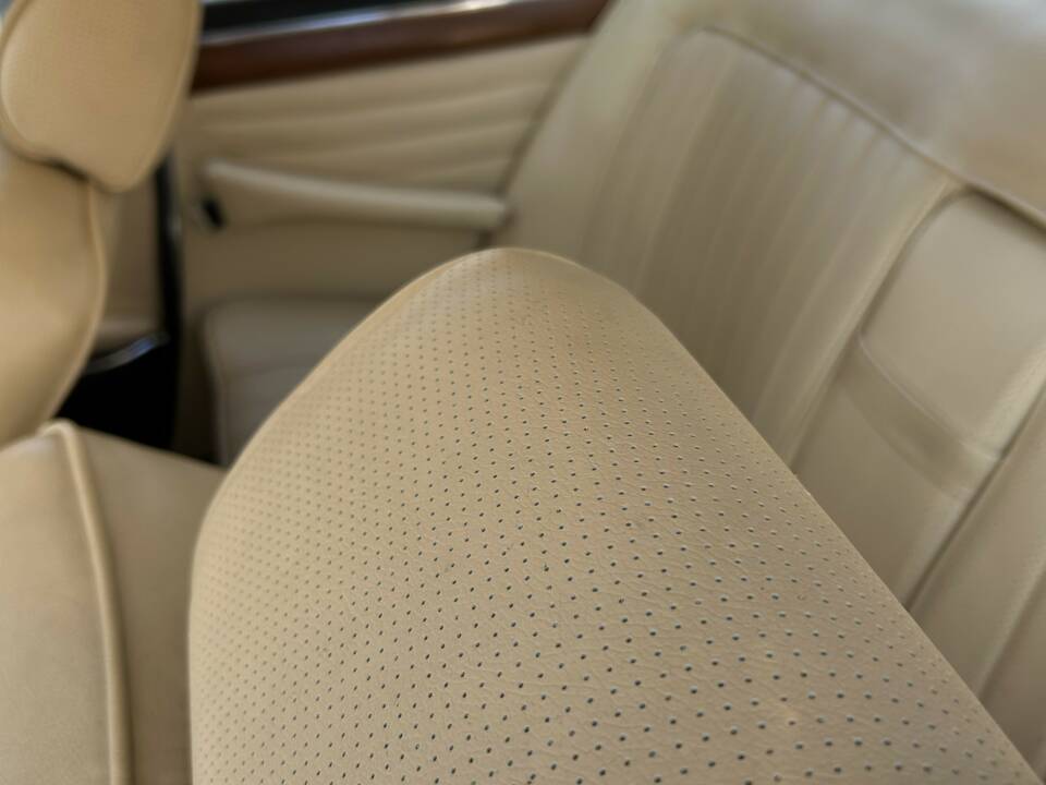 Image 17/19 of BMW 2000 C (1970)