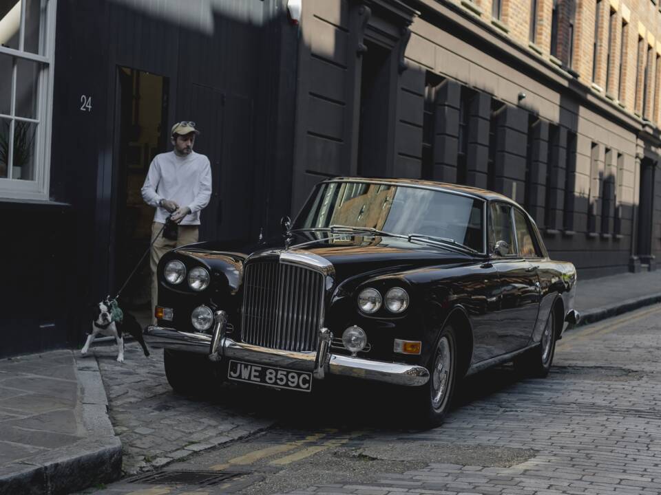 Image 23/39 of Bentley S 3 Continental (1965)