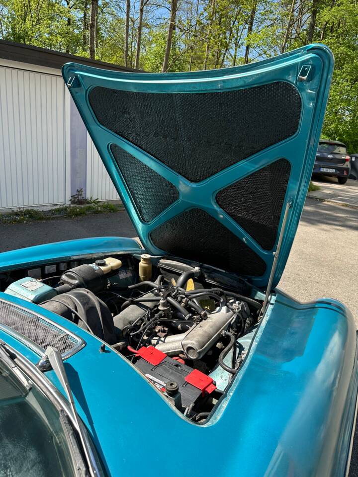 Image 13/15 of Volvo 1800 E (1972)