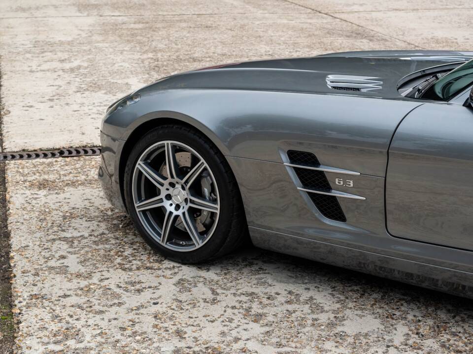 Image 18/32 of Mercedes-Benz SLS AMG (2011)