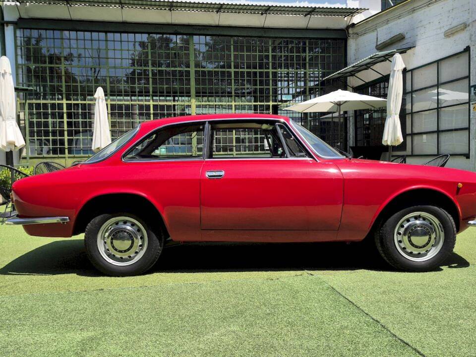 Afbeelding 11/63 van Alfa Romeo Giulia GT 1300 Junior (1971)