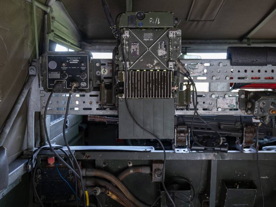 Image 35/50 de Land Rover 88 (1974)